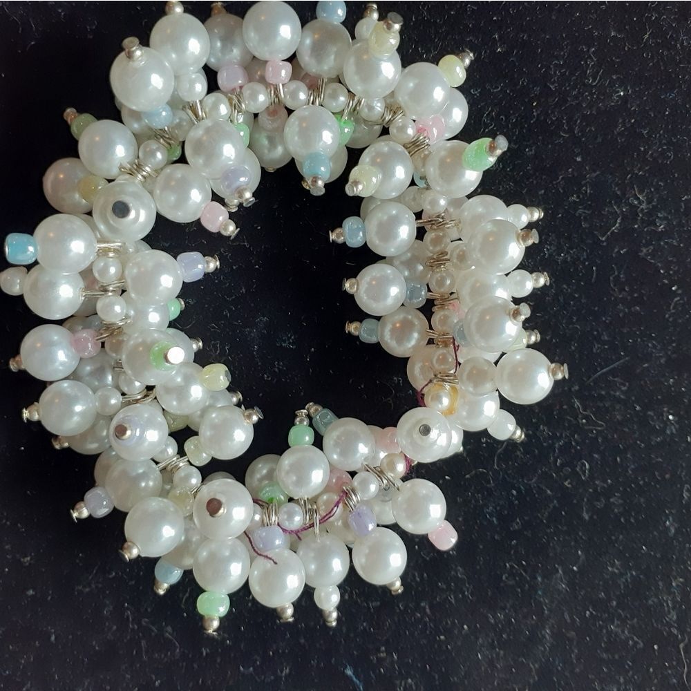 FAUX WHITE PEARL & PASTELS STRETCH BRACELET